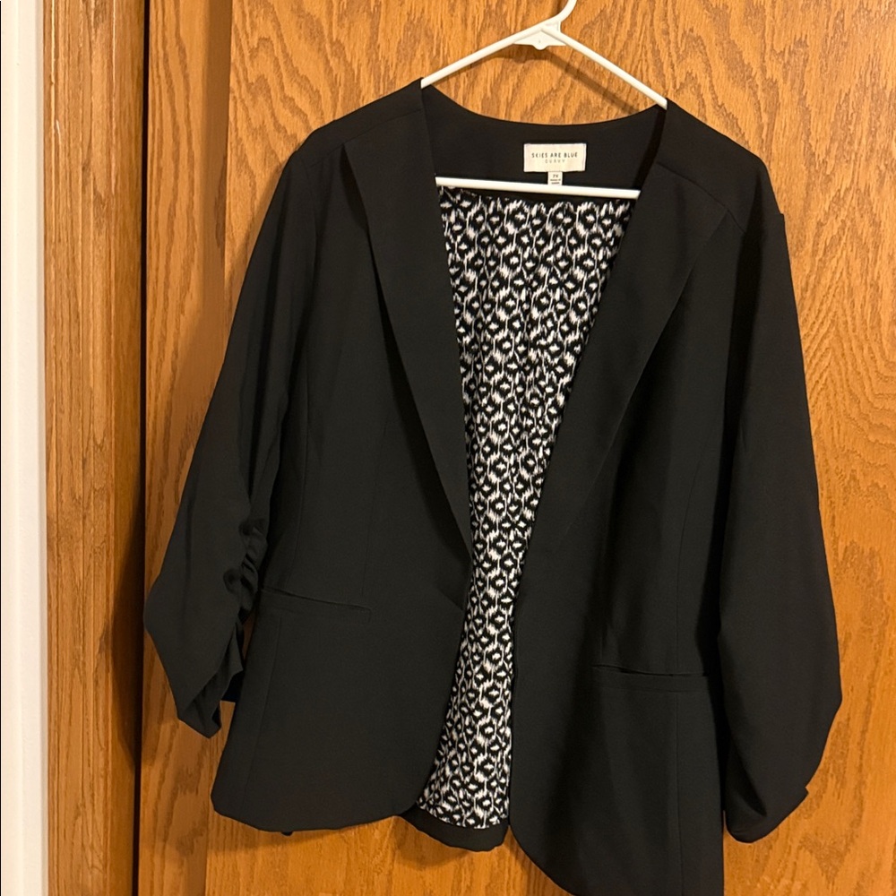 Skies Are Blue Black Blazer with Patterned Lining